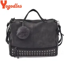 Bolso de cuero con remaches vintage