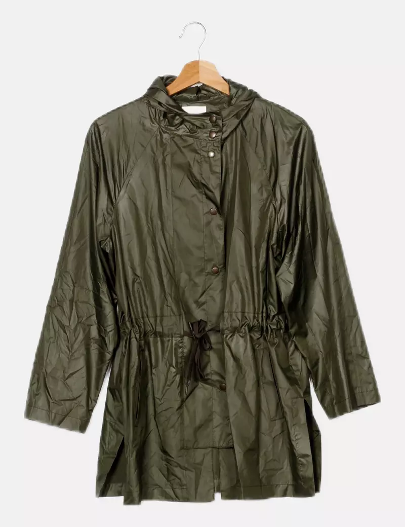 Paz Torras Impermeable con capucha verde